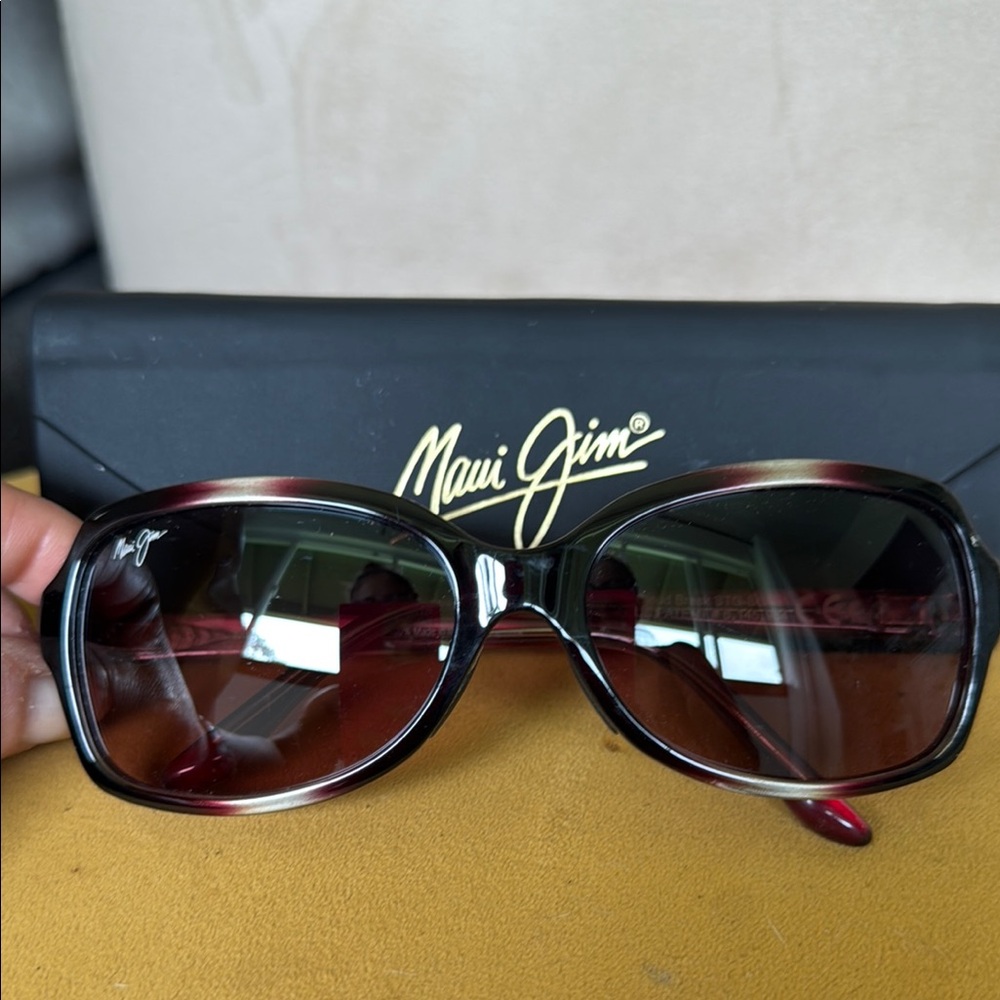 Maui Jim Black Sunglasses Sporty Wraparound Design